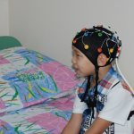 Ребенку проводят видео-ЭЭГ мониторинг